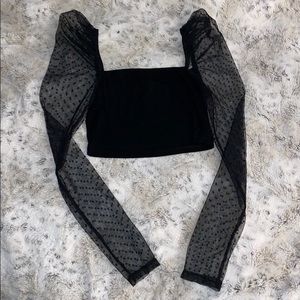 Black puff polka dot sleeve crop top never worn!!